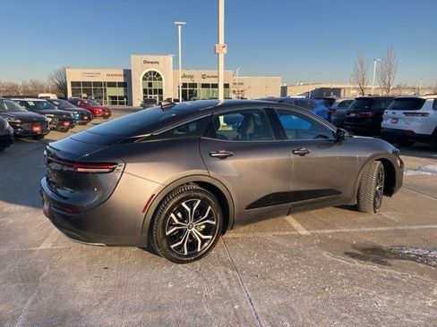 Used 2023 Toyota Crown Limited image 5