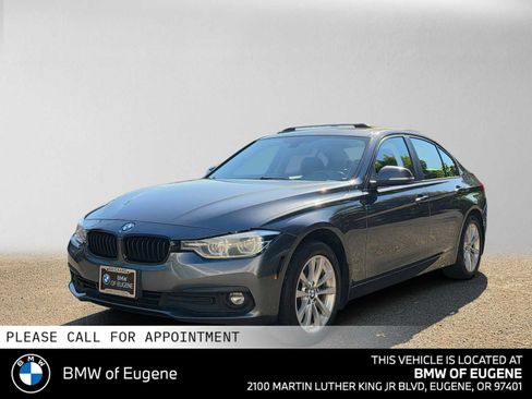 Used 2018 BMW 320i xDrive Sedan w/ Convenience Package AWD/4WD image 7