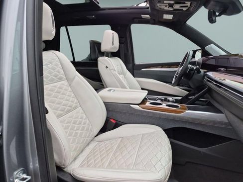 Certified 2025 Cadillac Escalade Sport Platinum AWD/4WD image 29