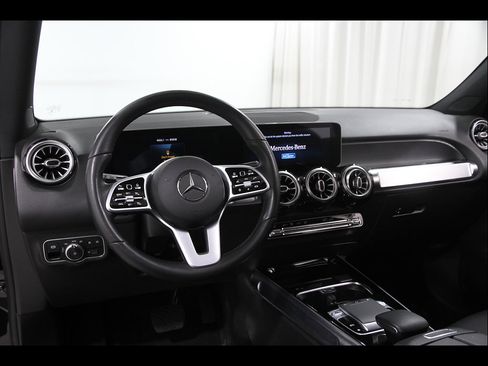 Used 2020 Mercedes-Benz GLB 250 4MATIC image 6