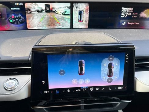 Used 2024 Lincoln Nautilus Reserve image 15