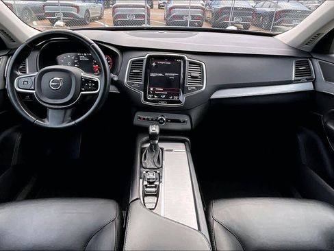 Used 2021 Volvo XC90 T5 Momentum image 10