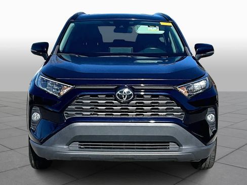 Used 2021 Toyota RAV4 XLE Premium image 3