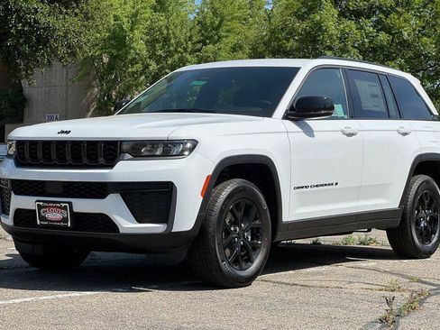 New 2026 Jeep Grand Cherokee Altitude AWD/4WD image 8