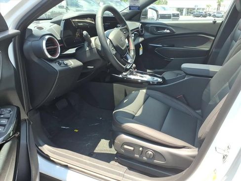 New 2026 Chevrolet Trax RS w/ Sunroof Package FWD image 9