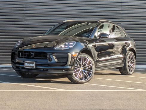 Certified 2026 Porsche Macan image 1