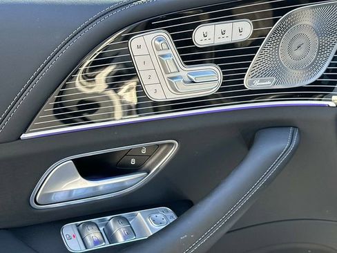 Certified 2025 Mercedes-Benz Maybach GLS 600 4MATIC image 17