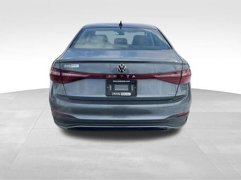 Used 2025 Volkswagen Jetta SE image 6
