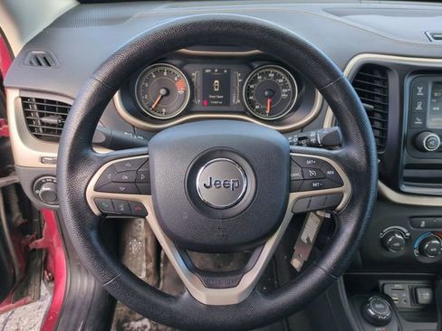 Used 2016 Jeep Cherokee Sport image 13