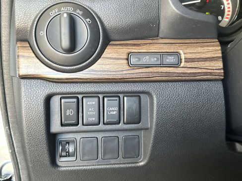 Used 2017 Nissan Titan SL image 19