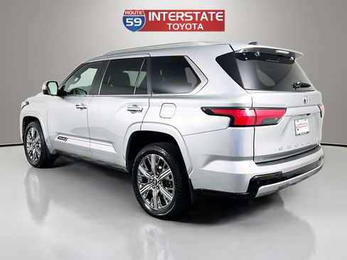 Used 2025 Toyota Sequoia Capstone AWD/4WD image 5