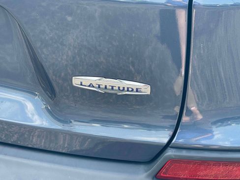 Used 2020 Jeep Cherokee Latitude w/ Cold Weather Group FWD image 8