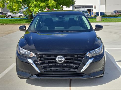 Used 2024 Nissan Sentra SV FWD image 9