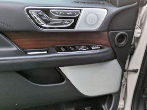 Used 2021 Lincoln Navigator Reserve image 14