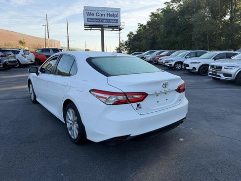 Used 2019 Toyota Camry LE FWD image 6