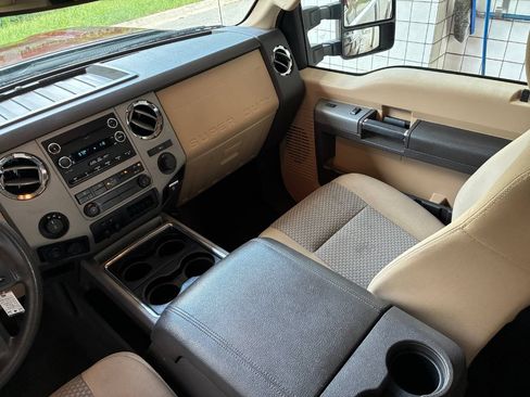 Used 2016 Ford F250 XLT w/ XLT Premium Package AWD/4WD image 19