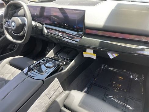 New 2026 BMW i5 eDrive40 w/ Premium Package image 12