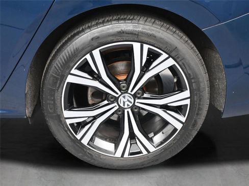 Used 2022 Volkswagen Passat 2.0T SE image 11