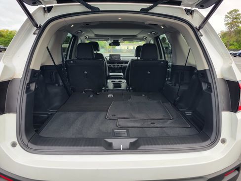 Used 2024 Honda Pilot Touring image 7