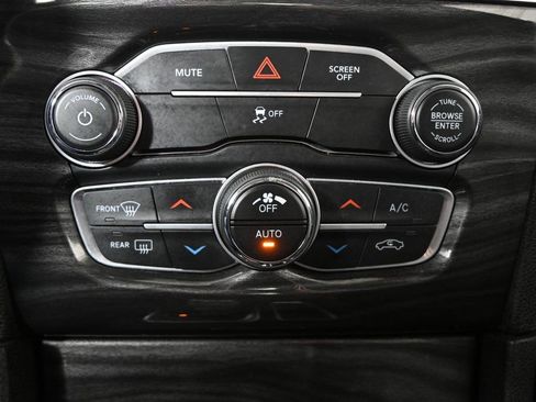 Used 2022 Chrysler 300 Touring w/ Sport Appearance Package image 29