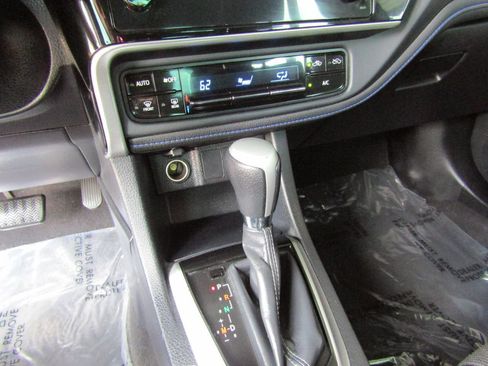 Used 2017 Toyota Corolla SE FWD image 18