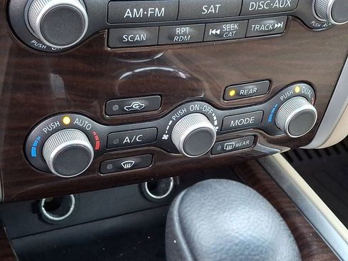 Used 2016 Nissan Pathfinder Platinum image 17