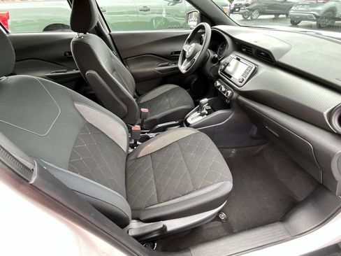 Used 2020 Nissan Kicks S image 10