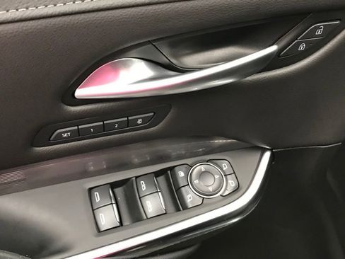 Used 2025 Cadillac XT4 Premium Luxury image 10