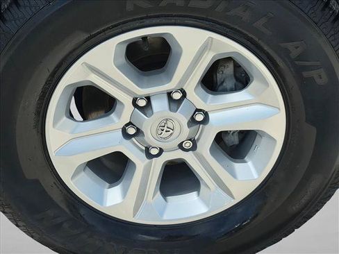 Used 2022 Toyota 4Runner SR5 Premium w/ Moonroof Package RWD image 18