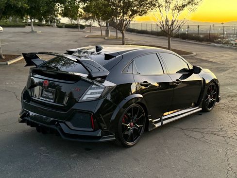 Used 2018 Honda Civic Type R image 6