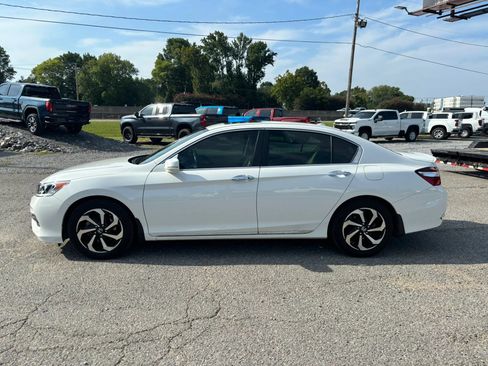 Used 2017 Honda Accord EX-L image 2