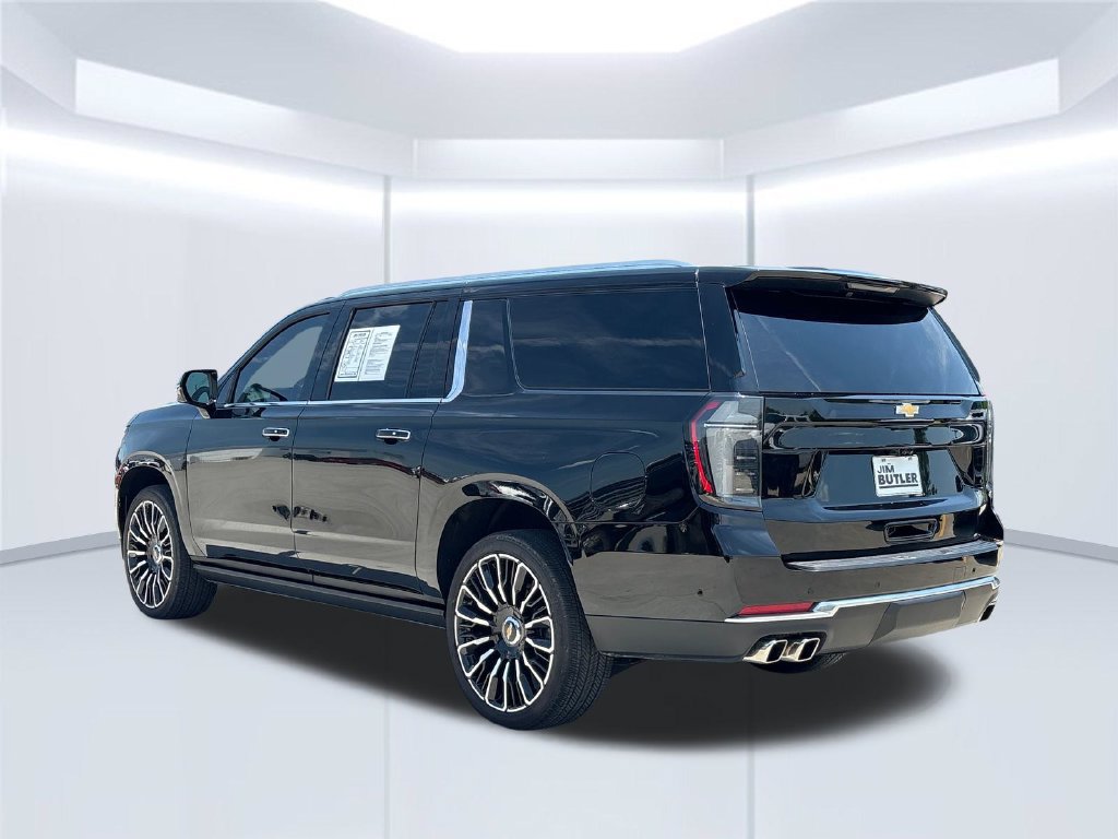 Used 2026 Chevrolet Suburban High Country AWD/4WD image 5
