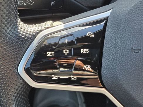 Certified 2022 Volkswagen GTI SE FWD image 26