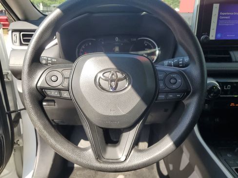 Used 2025 Toyota RAV4 XLE FWD image 13