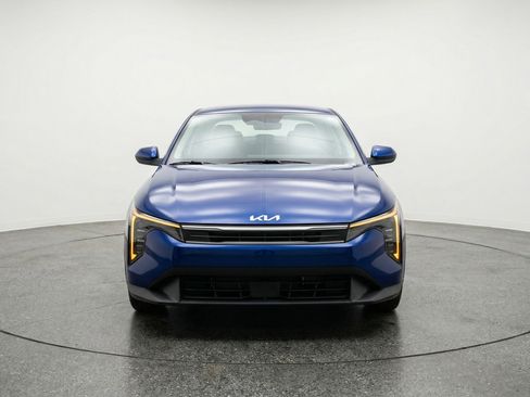 Used 2025 Kia K4 LXS image 2