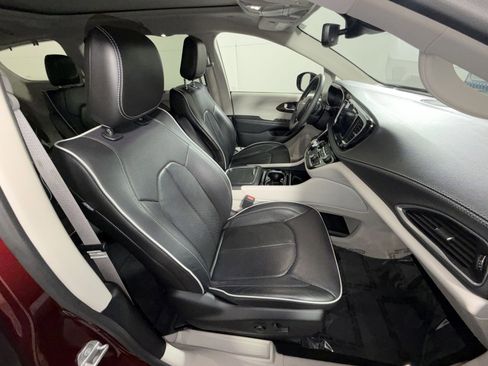 Used 2023 Chrysler Pacifica Limited image 27