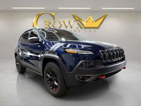 Used 2018 Jeep Cherokee Trailhawk image 4