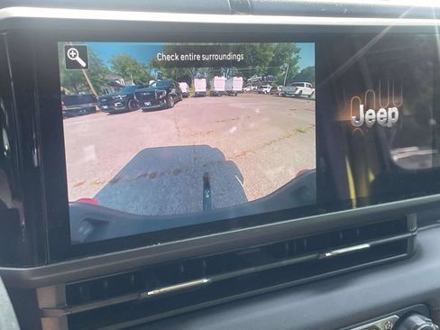 Used 2024 Jeep Gladiator Mojave w/ Convenience Group AWD/4WD image 17