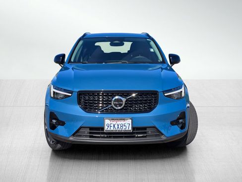Used 2023 Volvo XC40 B5 Ultimate w/ Protection Package Premier AWD/4WD image 2