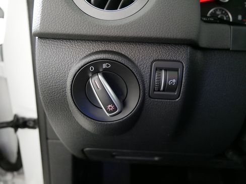 Used 2017 Volkswagen Tiguan Limited FWD image 26