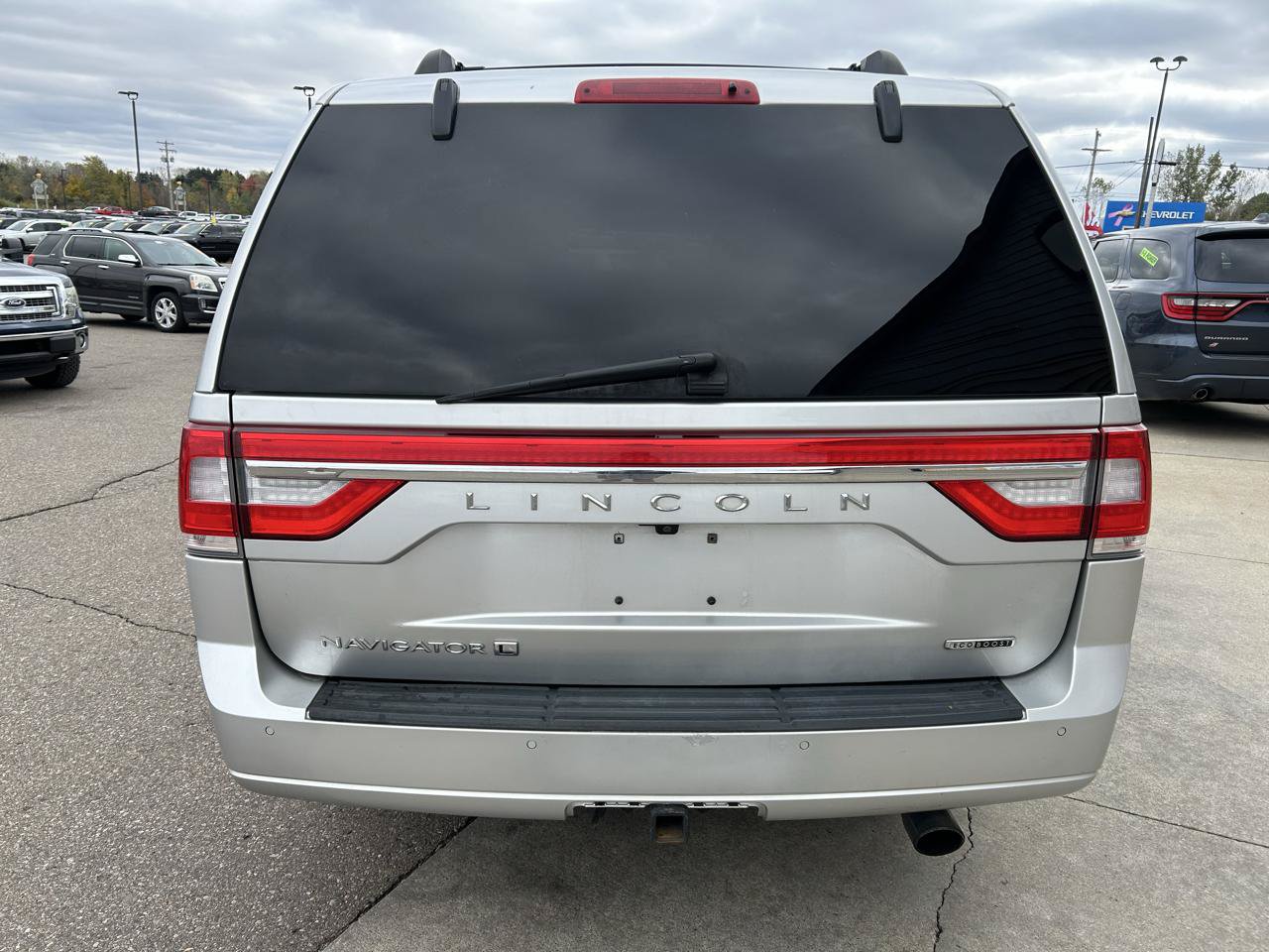 Used 2016 Lincoln Navigator L Select RWD image 6