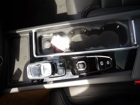 New 2026 Volvo XC60 B5 Ultra w/ Climate Package image 21