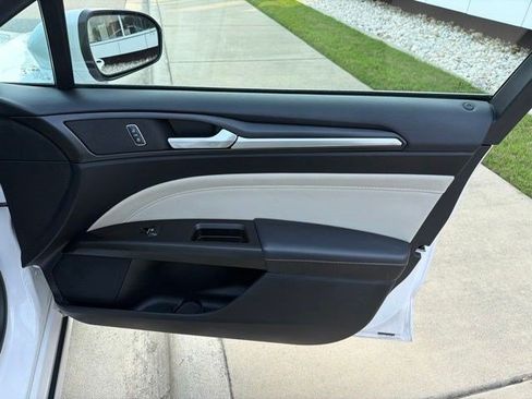 Used 2017 Ford Fusion Titanium FWD image 23