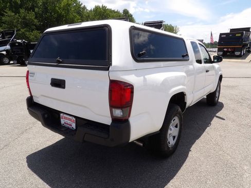 Used 2020 Toyota Tacoma SR image 7
