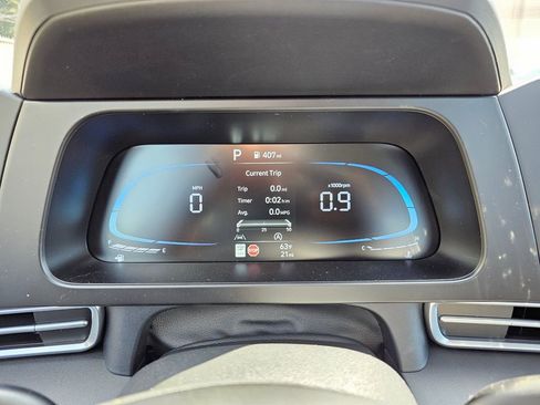 Used 2025 Hyundai Elantra SE FWD image 25
