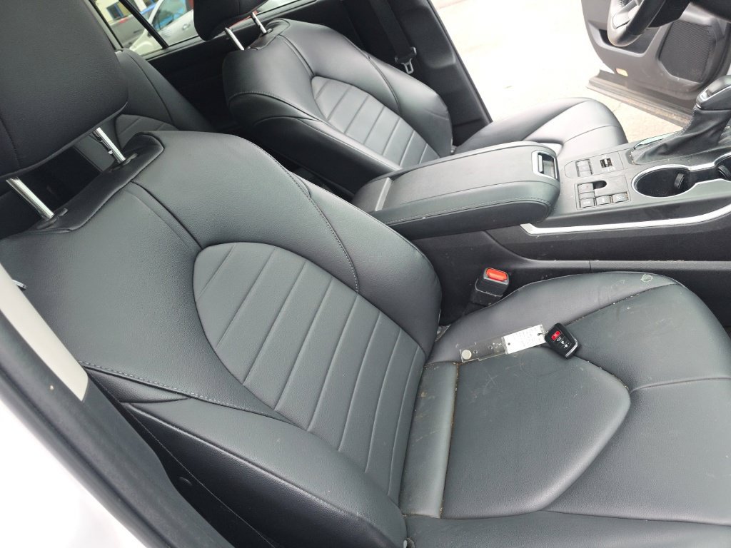 Used 2023 Toyota Highlander XLE AWD/4WD image 33
