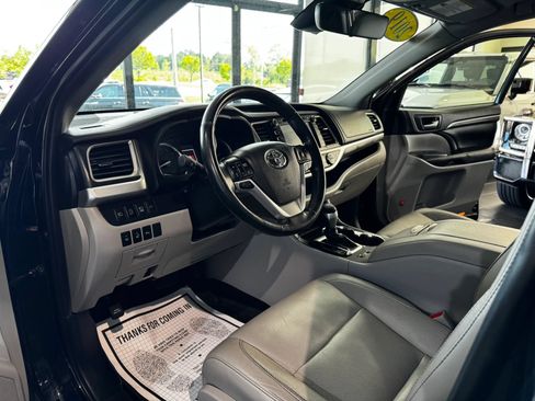 Used 2019 Toyota Highlander Limited Platinum w/ Protection Package #3 AWD/4WD image 9