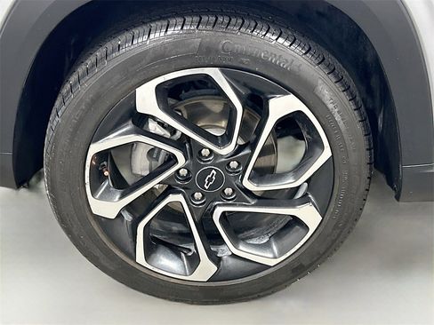 Used 2025 Chevrolet Trax RS w/ Driver Confidence Package image 27