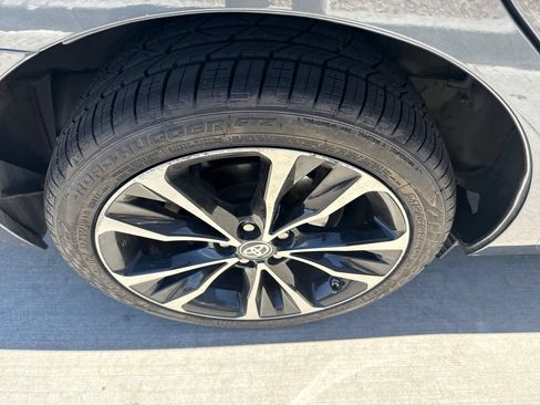 Used 2018 Toyota Corolla SE FWD image 11