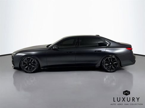 Used 2025 BMW 760i xDrive w/ Executive Package AWD/4WD image 9